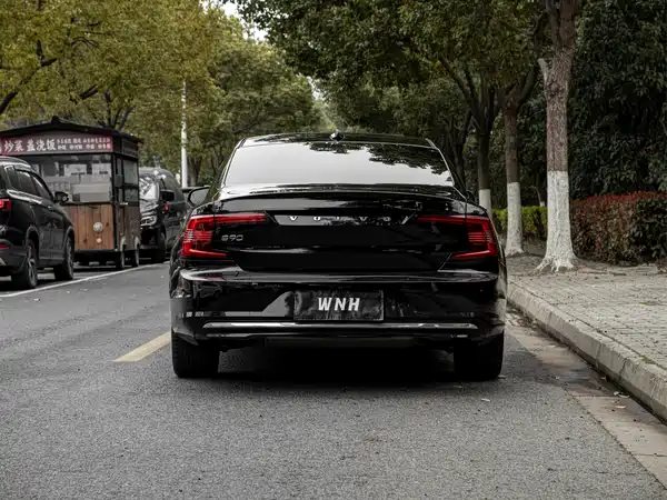 Volvo S90 2023