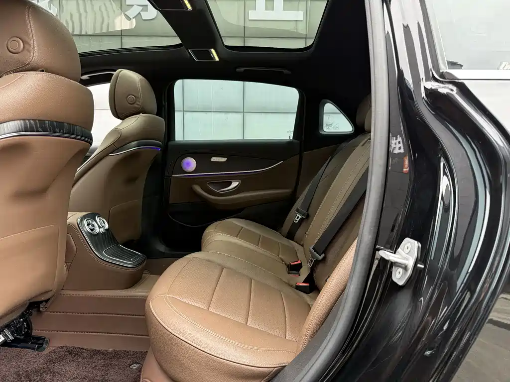Mercedes-Benz E-Class 2023 — фото 14