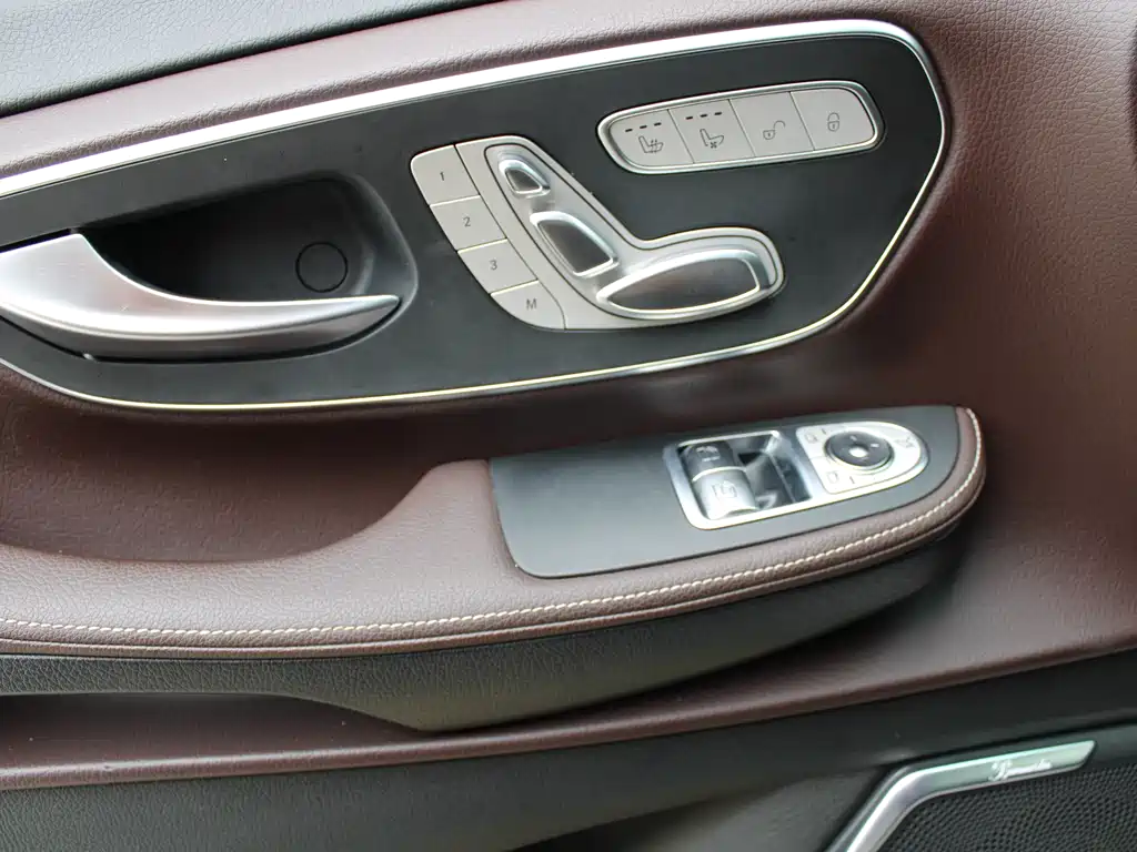 Mercedes-Benz V-Class 2024 — фото 20