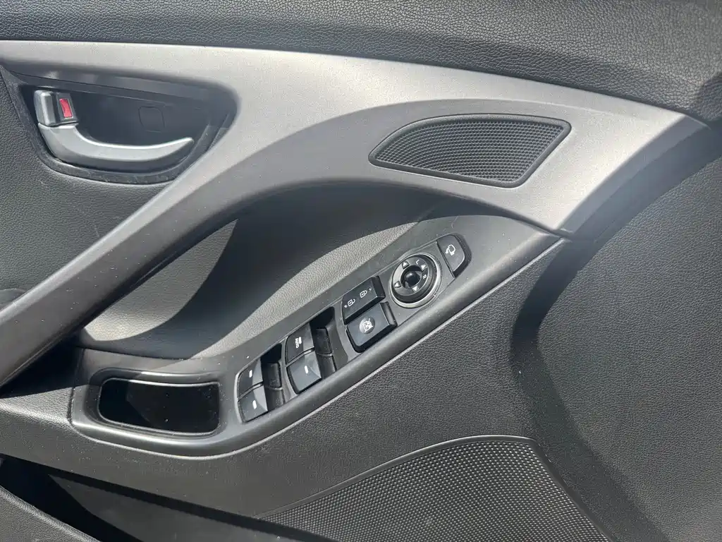 Hyundai Elantra Langdong 2015 — фото 8