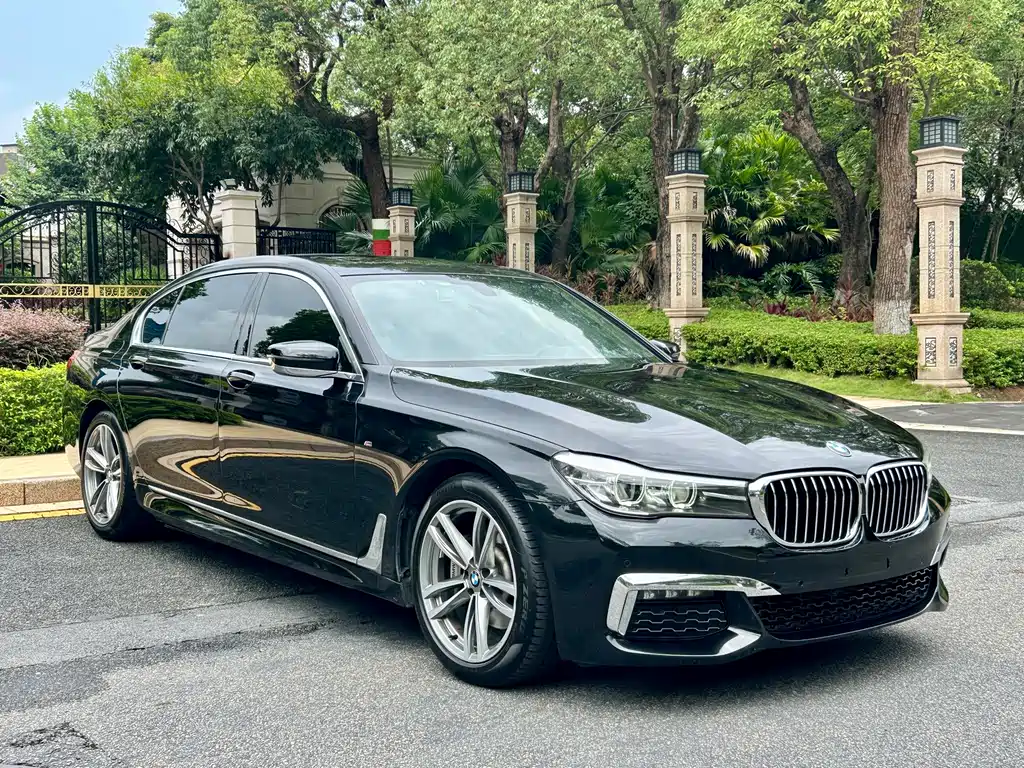 BMW 7 Series 2018 — фото 1