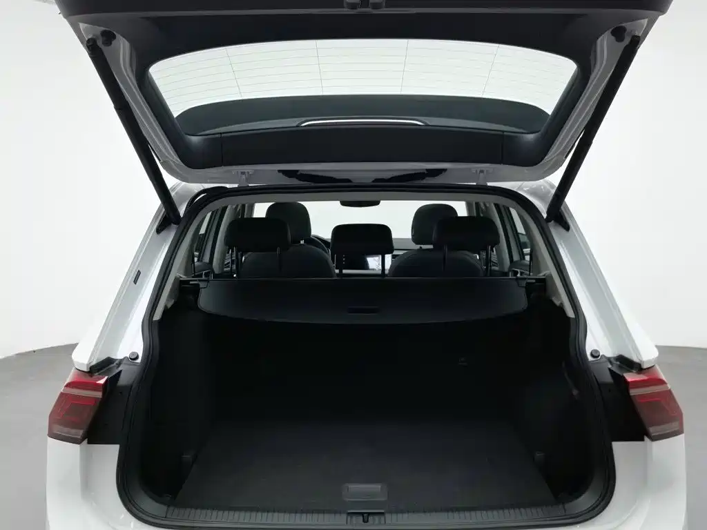 Volkswagen Tiguan L Plug-In Hybrid 2024 — фото 16