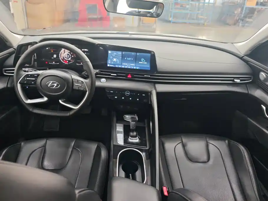 Hyundai Elantra 2022 — фото 12