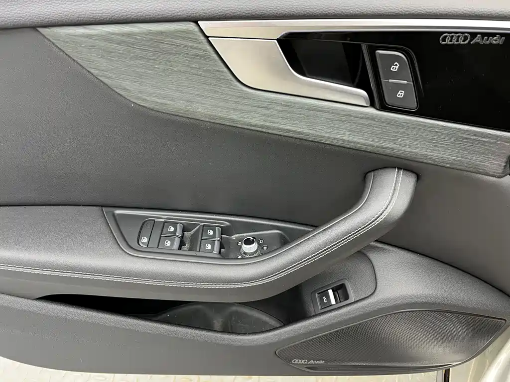Audi A4L 2023 — фото 4