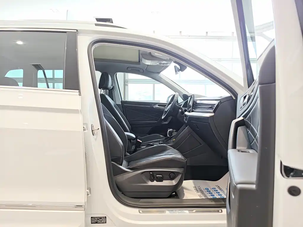 Volkswagen Tiguan L 2025 — фото 11
