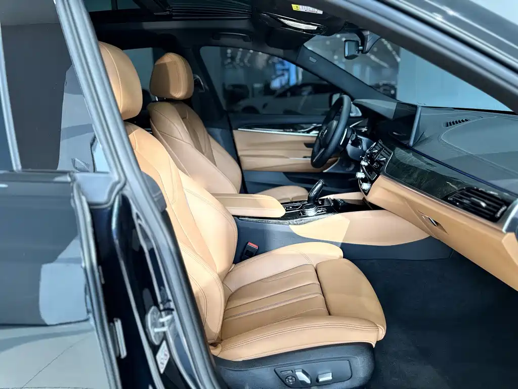 BMW 6 Series GT 2024 — фото 15