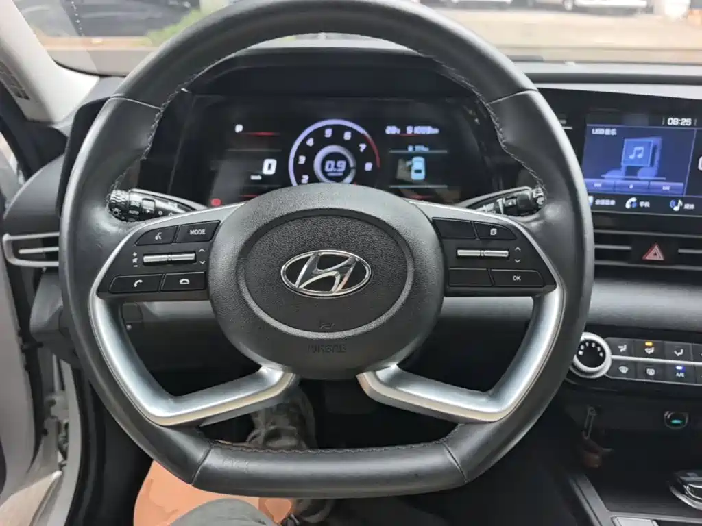 Hyundai Elantra 2022 — фото 11