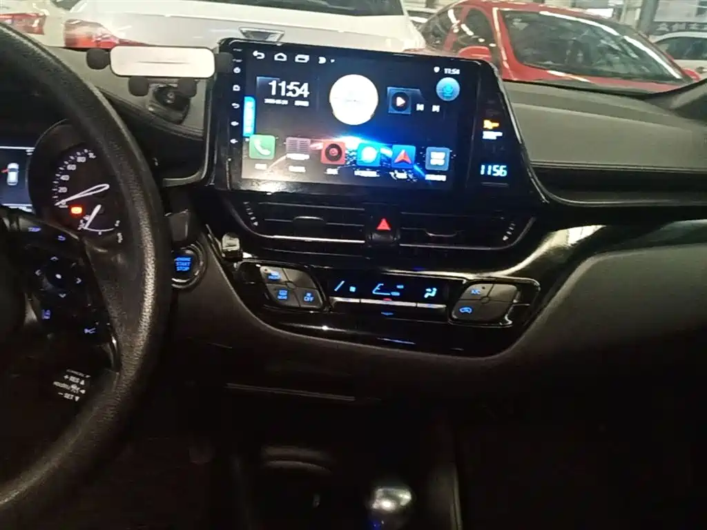 Toyota C-HR 2020 — фото 10