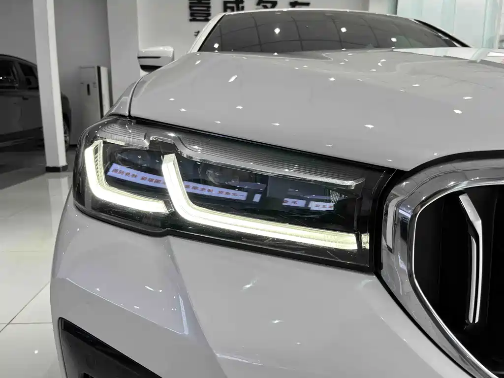 BMW 5 Series 2021 — фото 17