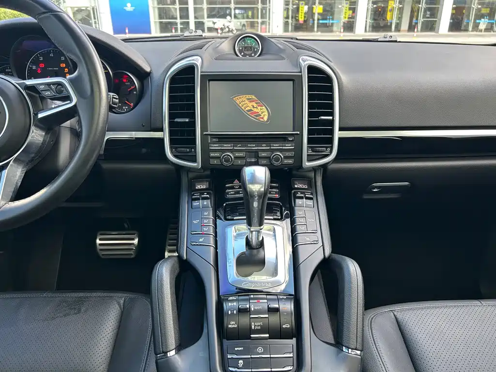Porsche Cayenne 2016 — фото 15