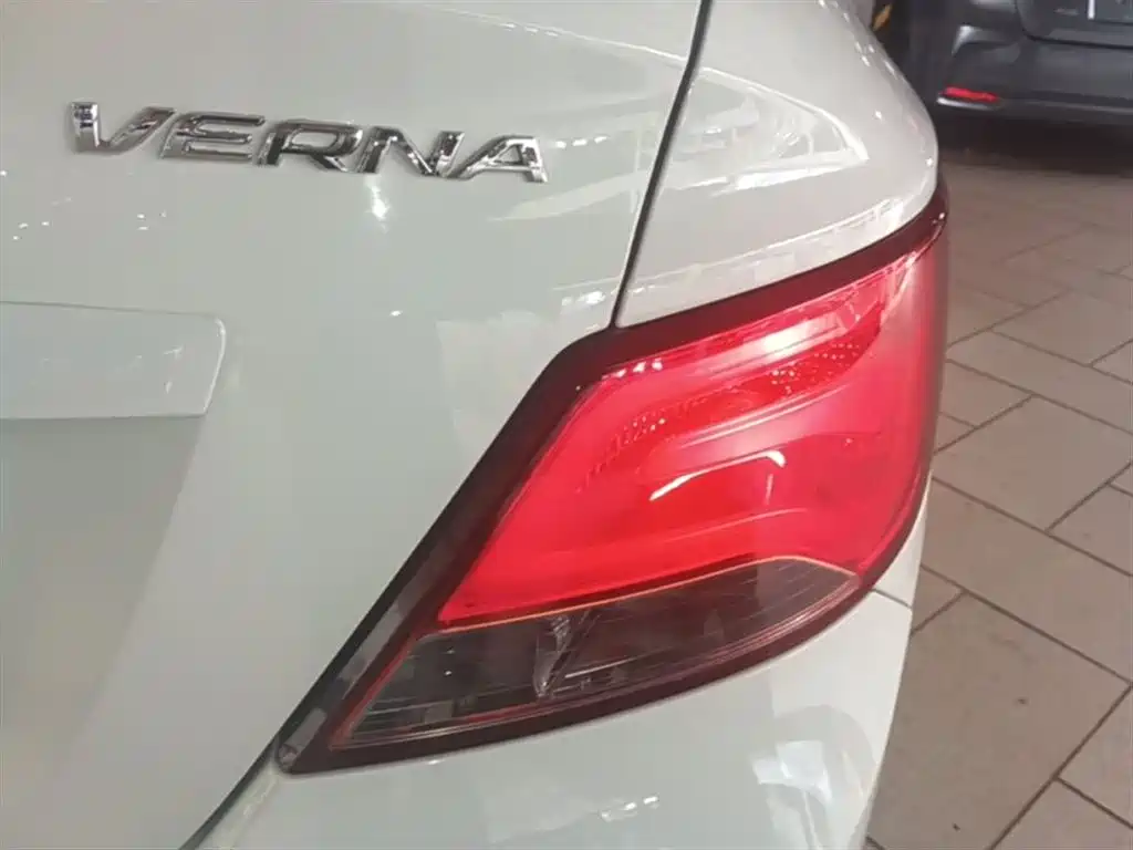 Hyundai Verna 2016 — фото 8