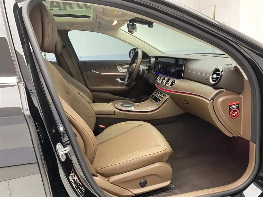 Mercedes-Benz E-Class 2023 — фото 18