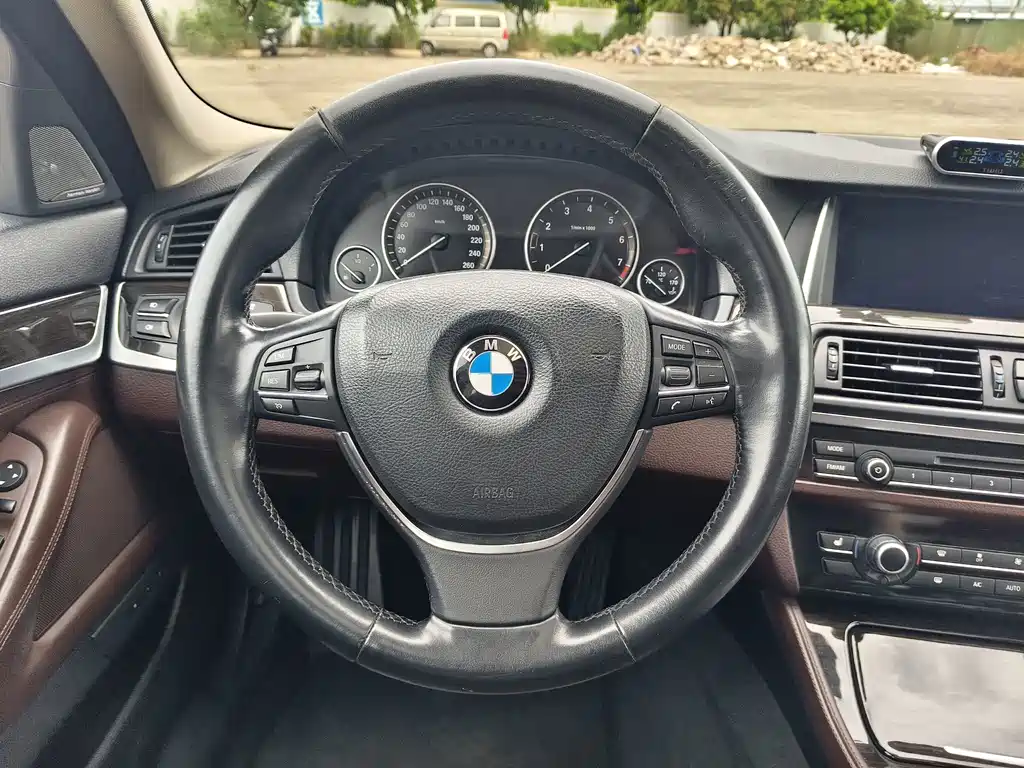 BMW 5 Series 2013 — фото 15