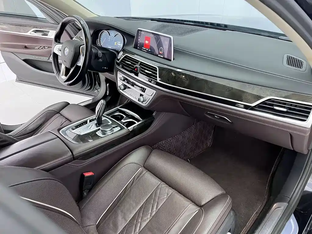 BMW 7 Series 2019 — фото 10
