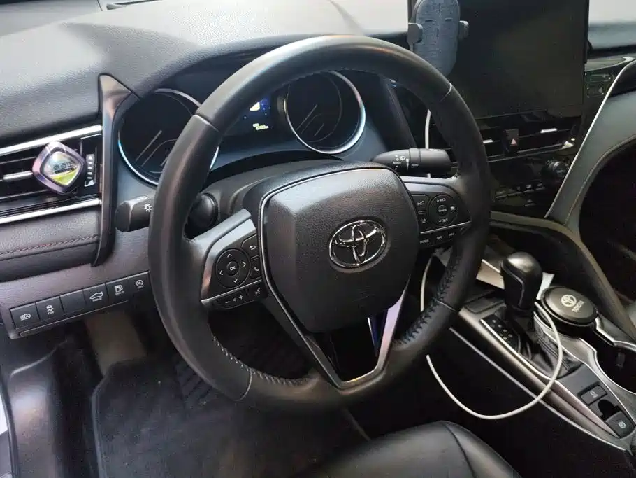 Toyota Camry 2022 — фото 15