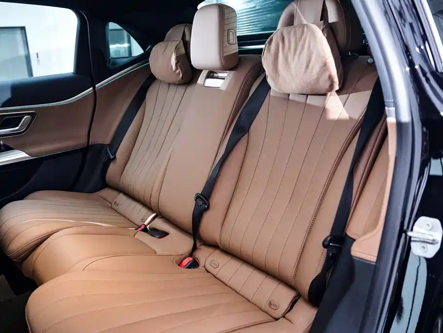 Mercedes-Benz E-Class 2025 — фото 20