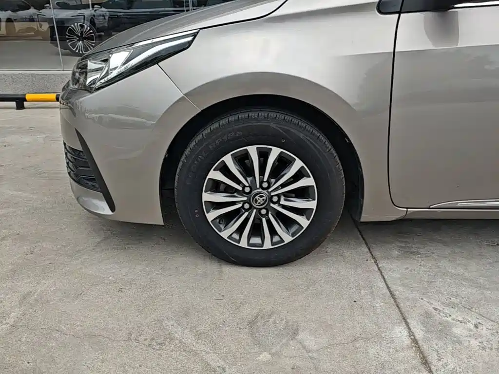 Toyota Corolla 2018 — фото 23