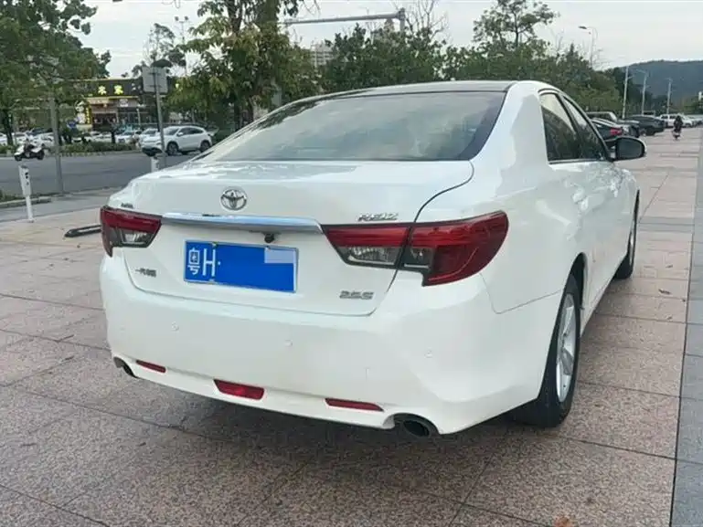 Toyota Reiz 2015