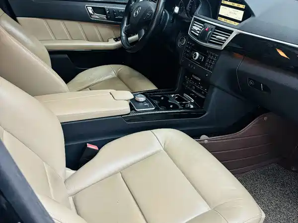 Mercedes-Benz E-Class 2011