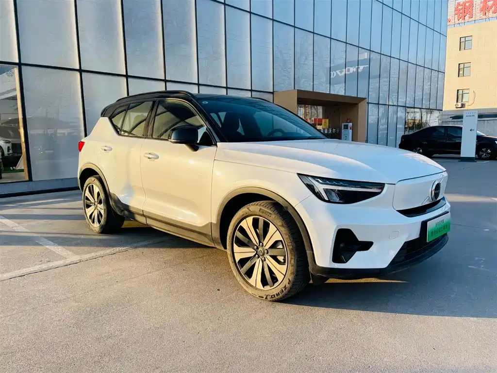 Volvo XC40 NEV 2023 — фото 9