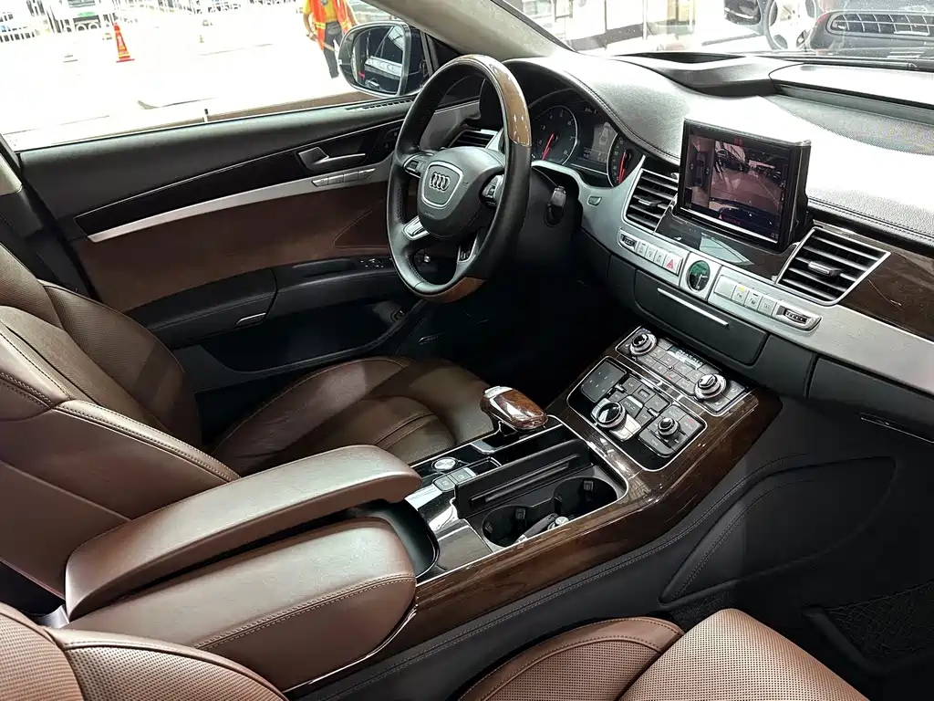 Audi A8 2014 — фото 11