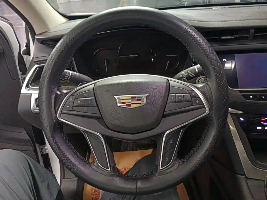 Cadillac XT5 2017 — фото 15