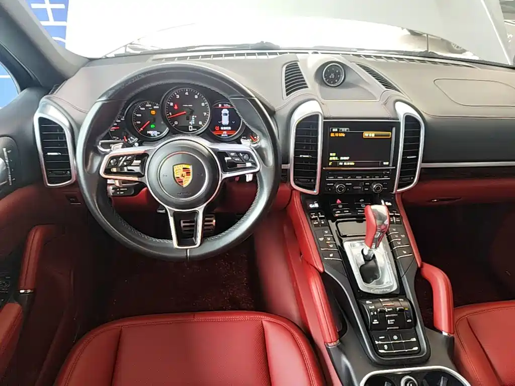 Porsche Cayenne 2016 — фото 9