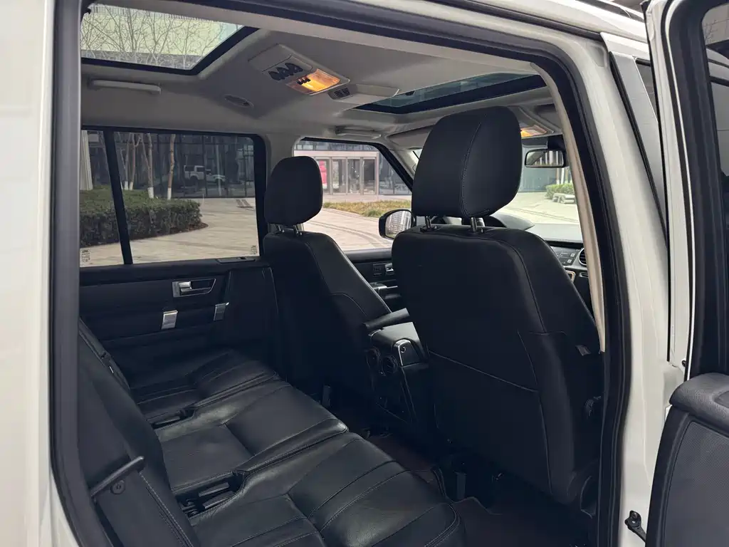 Land Rover Discovery 2016 — фото 17