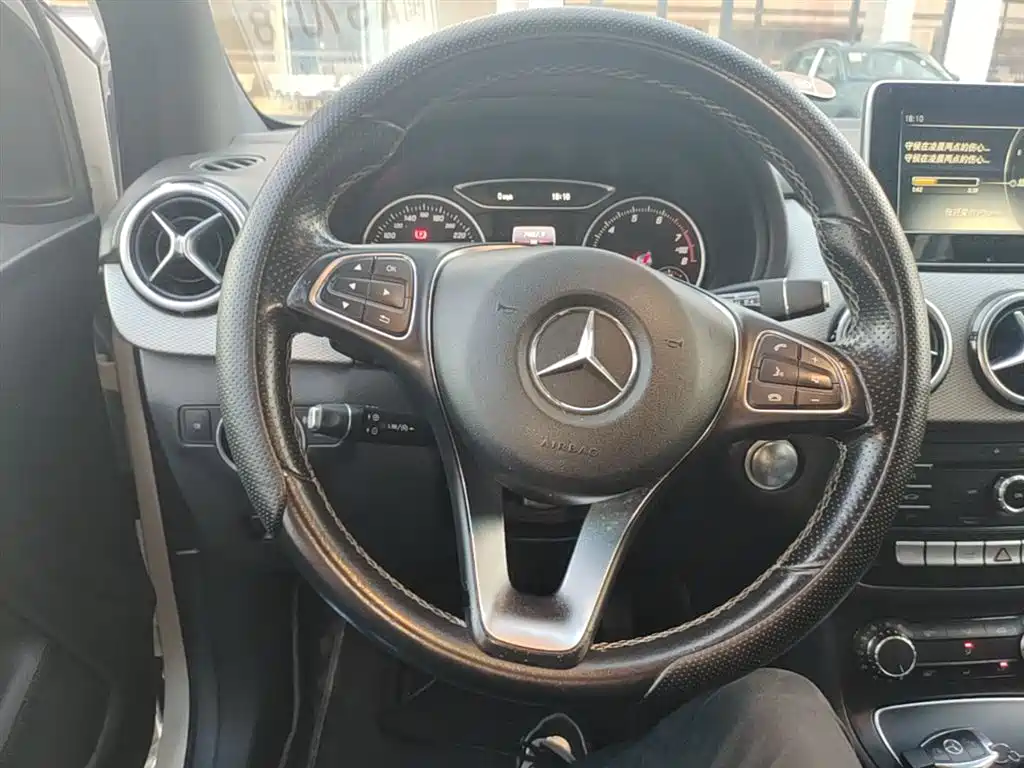 Mercedes-Benz B-Class 2016 — фото 11