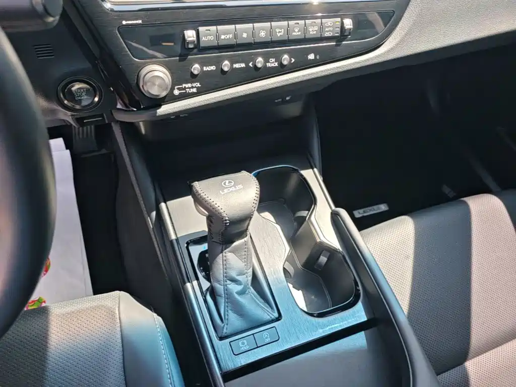 Lexus ES 2024 — фото 14