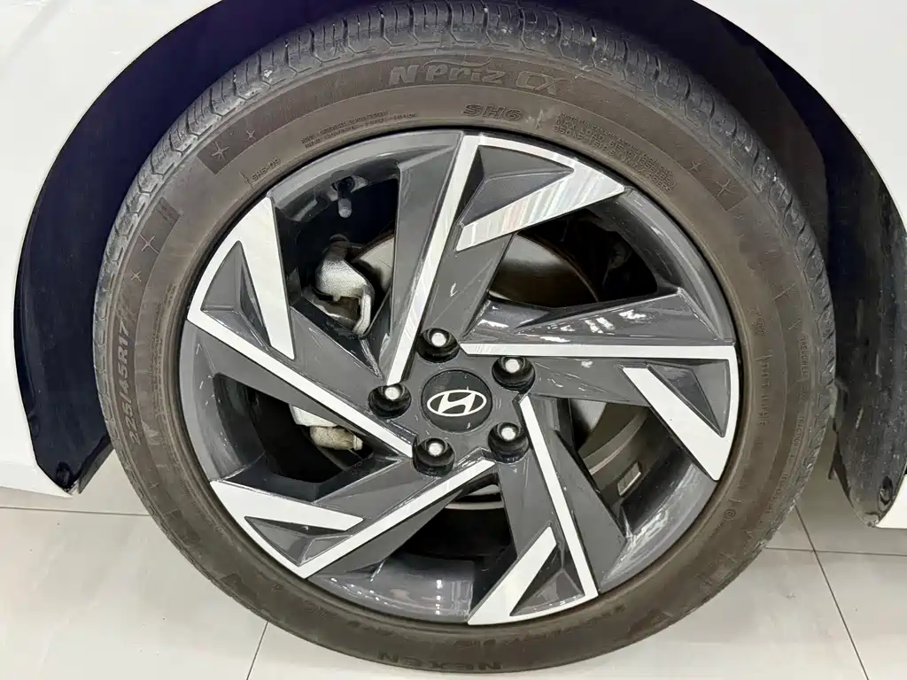 Hyundai Elantra 2023 — фото 14