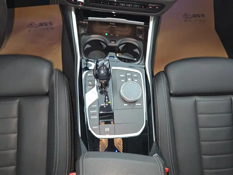 BMW 3 Series 2019 — фото 16