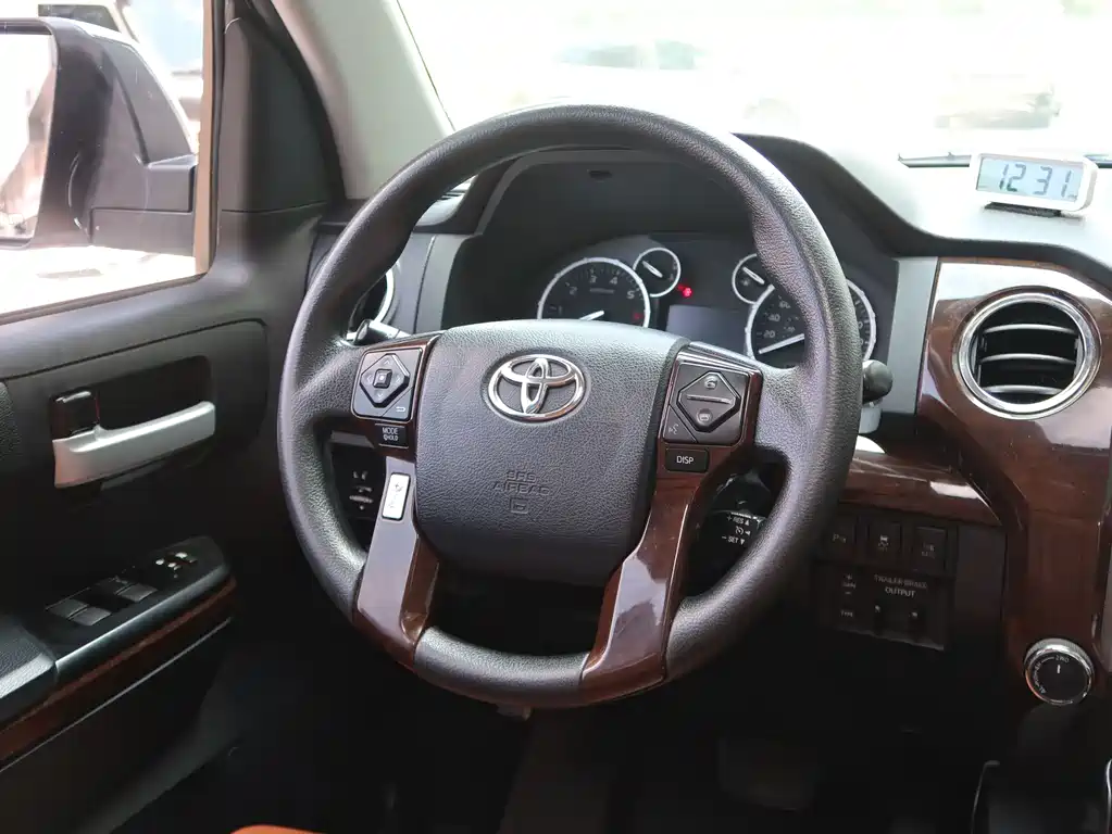 Toyota Tundra 2016 — фото 9