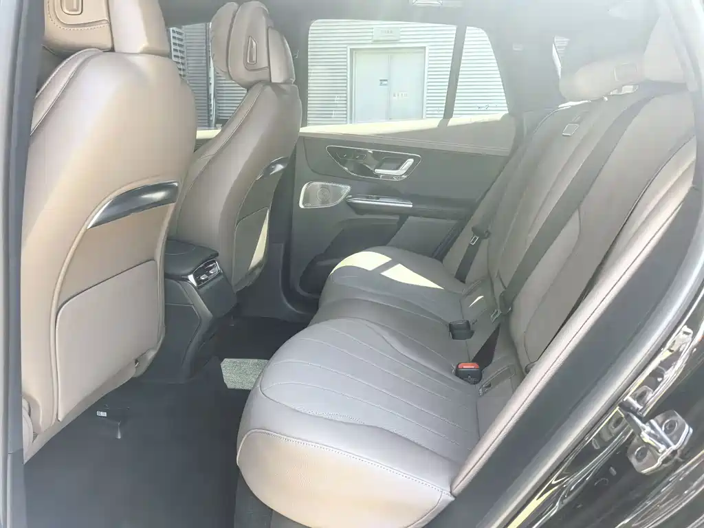 Mercedes-Benz EQE SUV 2025 — фото 16