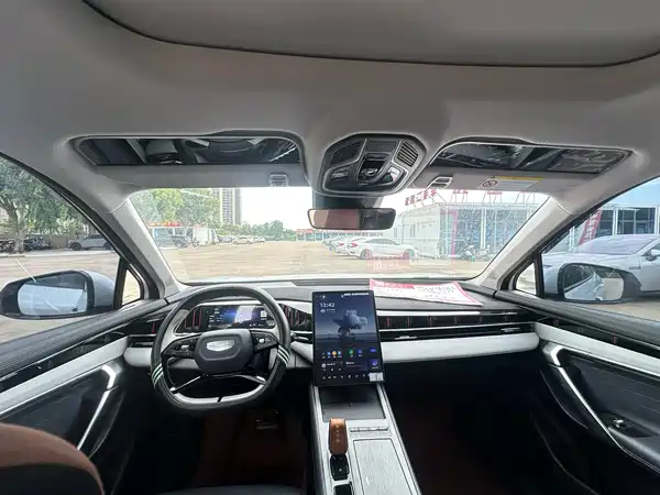 Geely Boyue L 2025