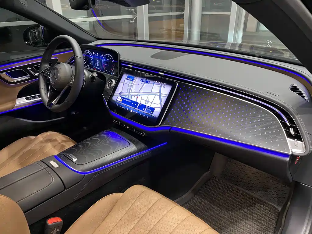 Mercedes-Benz E-Class 2025 — фото 11