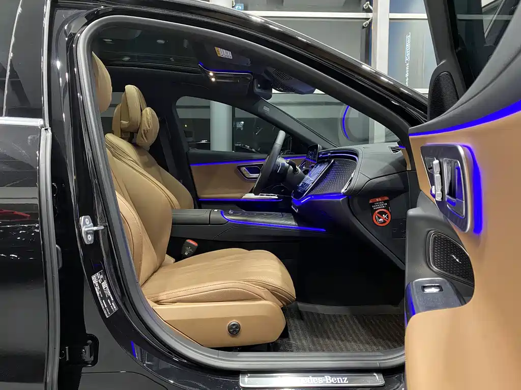 Mercedes-Benz E-Class 2025 — фото 12