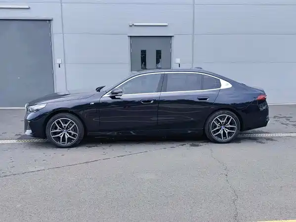 BMW i5 2025