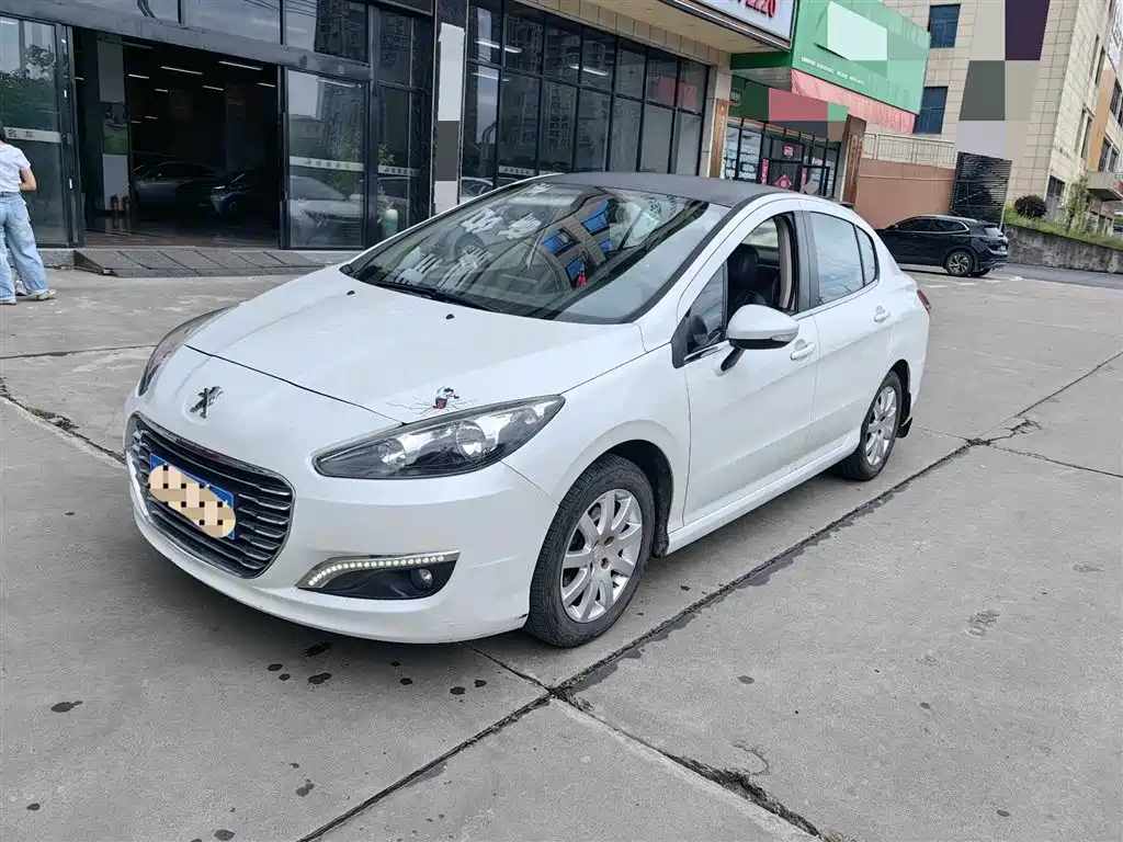 Peugeot 308 2015 — фото 1