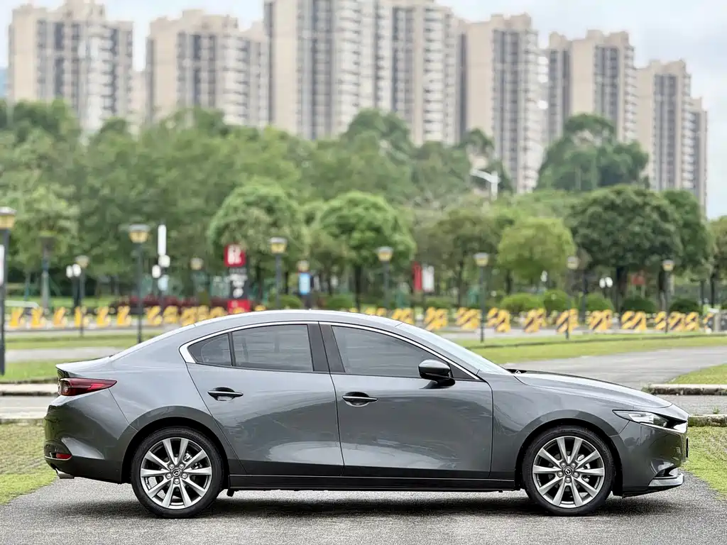 Mazda 3 Axela 2022