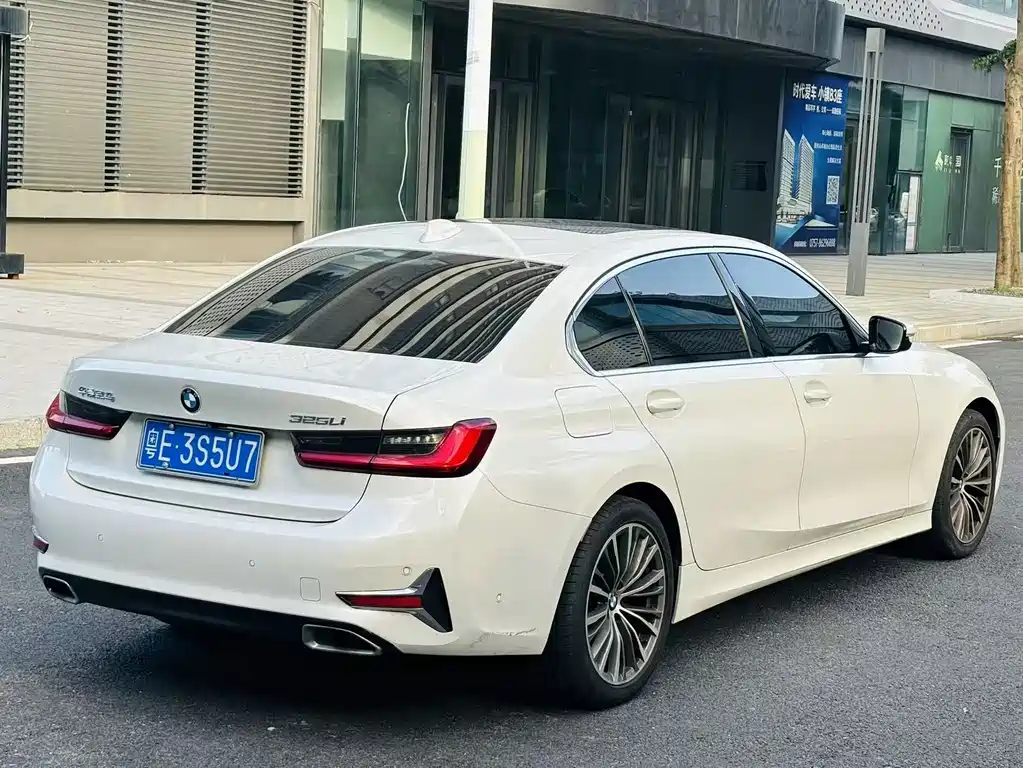BMW 3 Series 2019 — фото 9