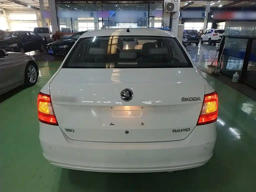 Skoda Rapid 2016 — фото 22