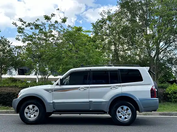 Mitsubishi Pajero 2006