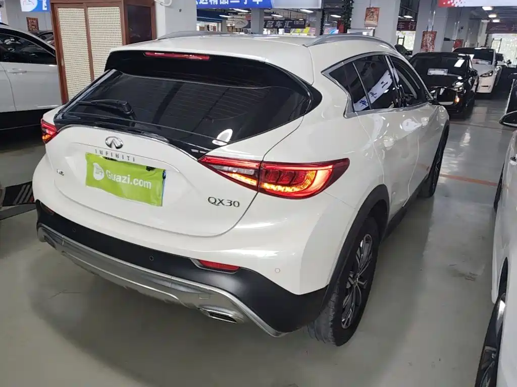 Infiniti QX30 2019
