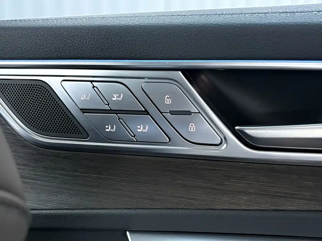 Audi A7L 2023 — фото 17