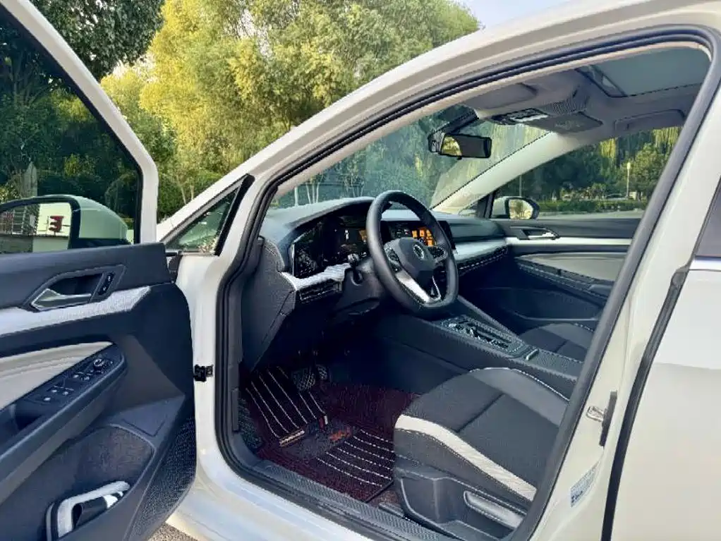 Volkswagen Golf 2023