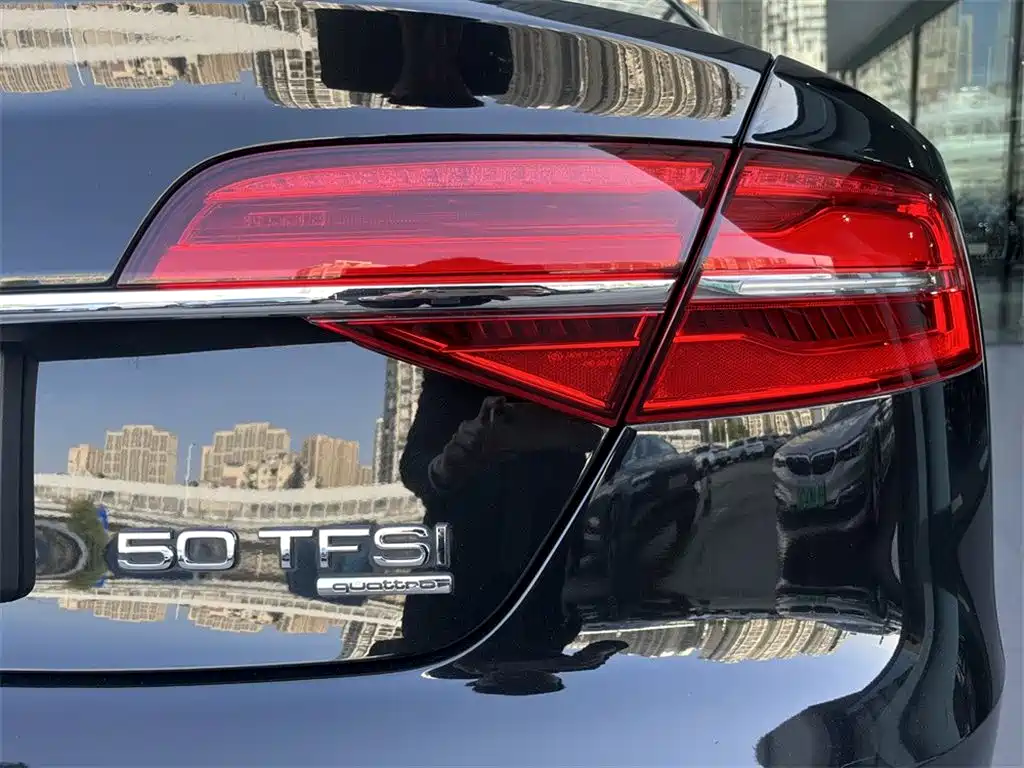 Audi A8 2018 — фото 12