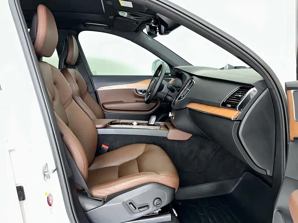 Volvo XC90 2021 — фото 12