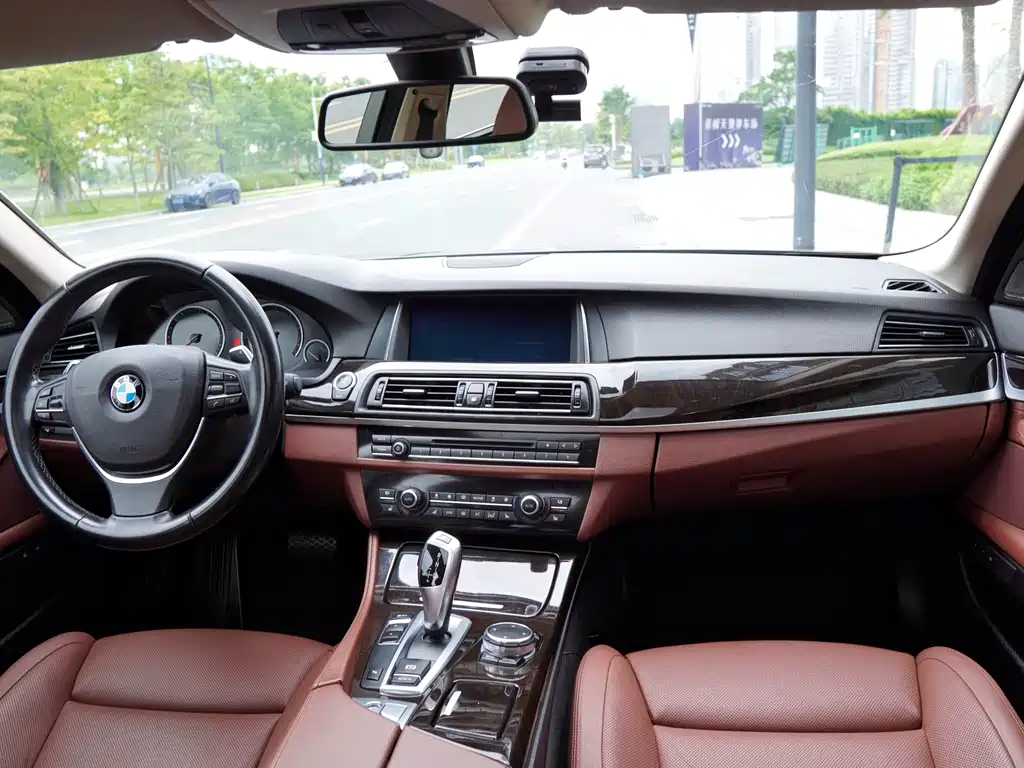 BMW 5 Series 2015 — фото 7