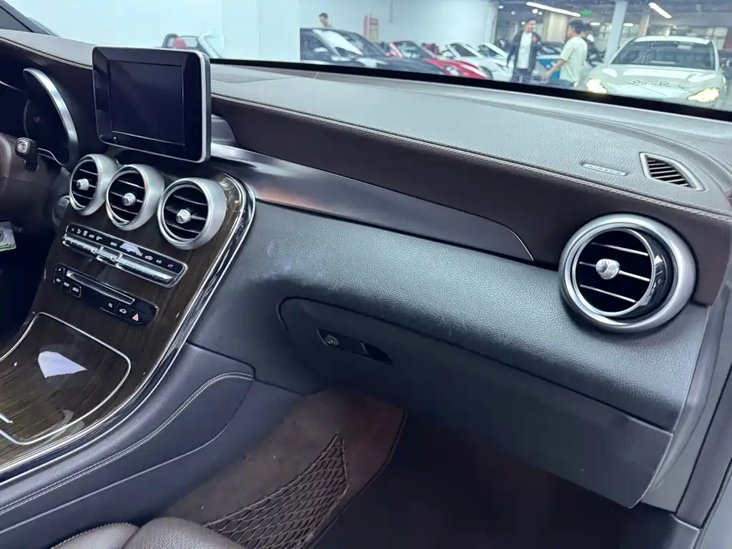 Mercedes-Benz GLC 2018 — фото 20